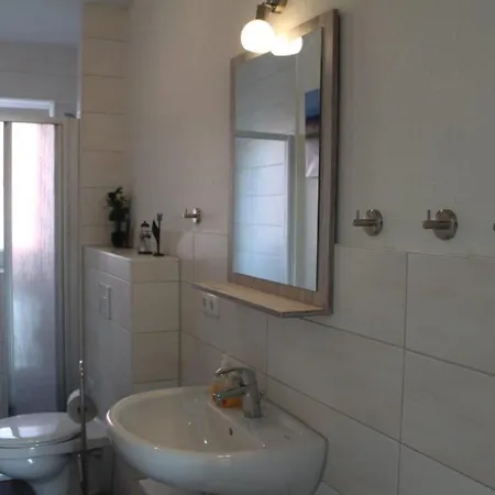 Moewe Usedom Achterwasser Blaues Haus * Lutow